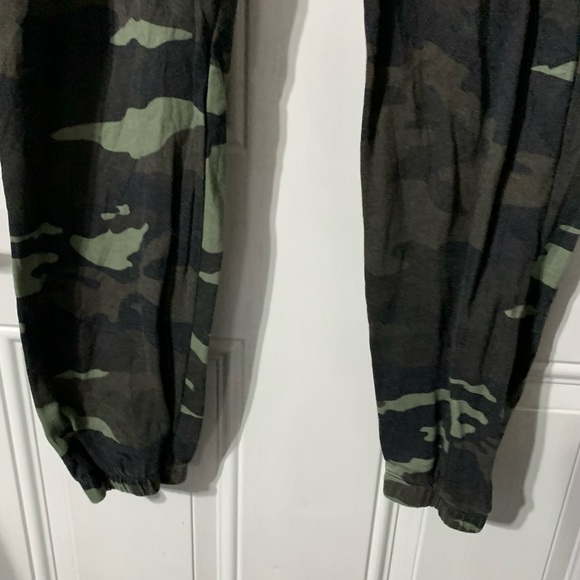 Victoria Sports joggers. - Picture 3 of 4